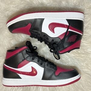 Nike Sneakers Women's 9.5 or men's 8